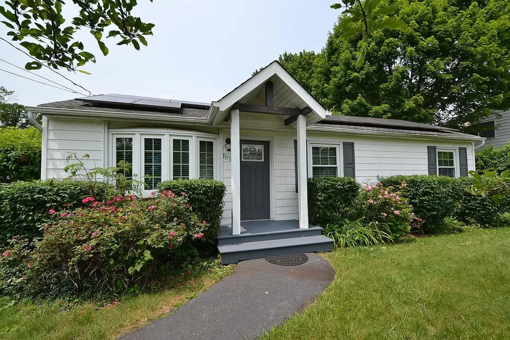 1578 N Thompson Drive Bay Shore NY 11706