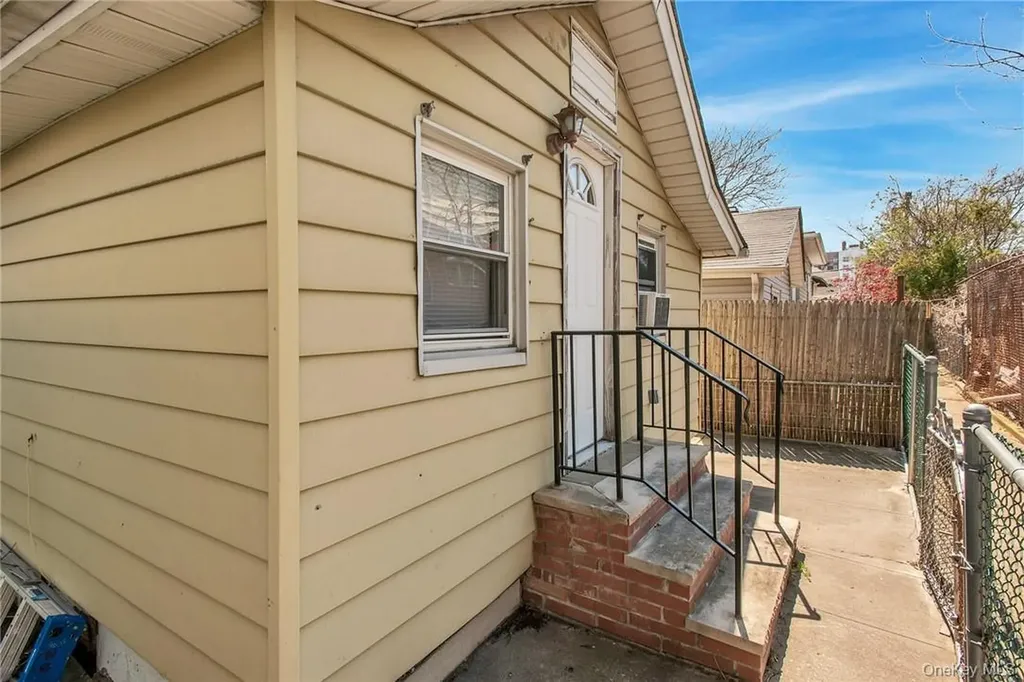 25 B Edgewater Park Bronx NY 10465