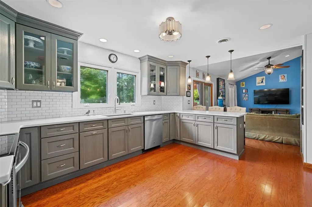 100 Shelly Court Cornwall NY 12518