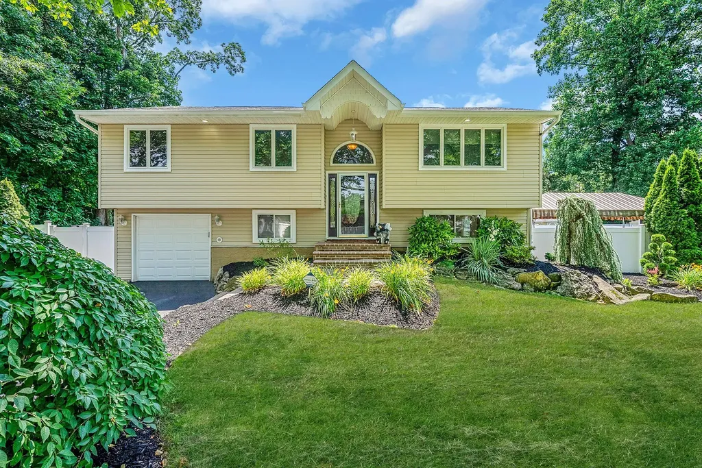 12 Alice Lane Commack NY 11725
