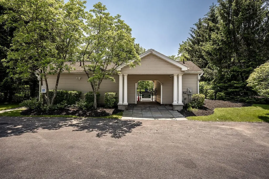 3 Bridgewater Way Poughkeepsie NY 12601