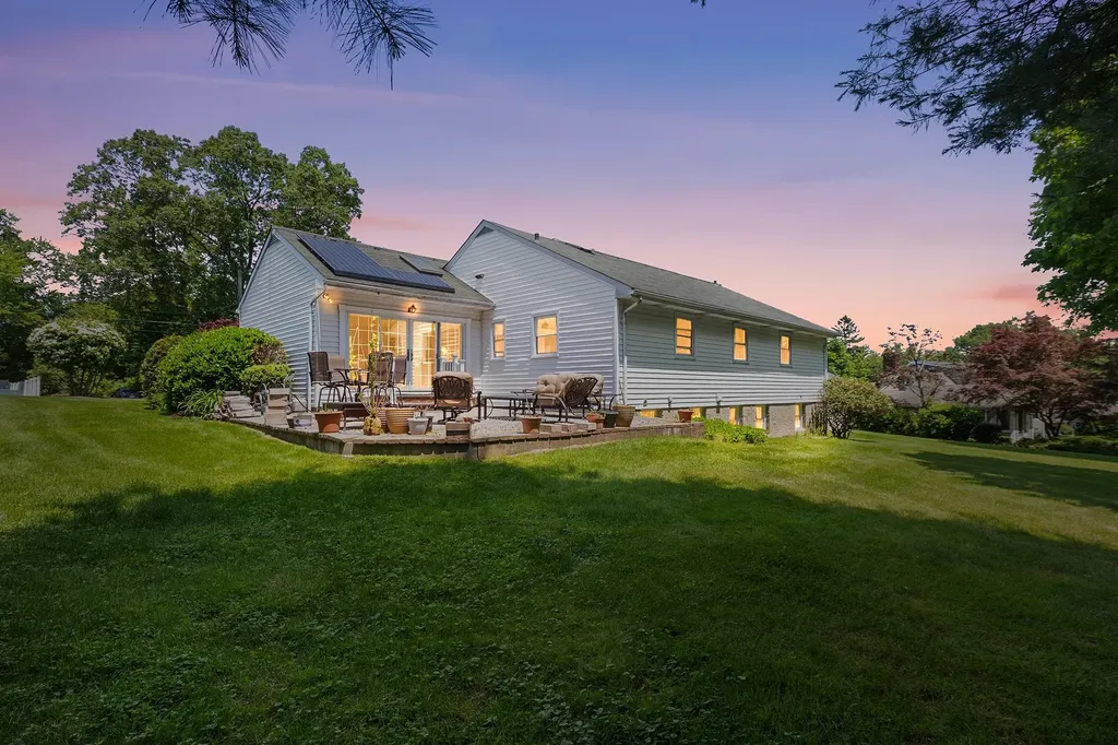 18 Halsey Place Valhalla NY 10595