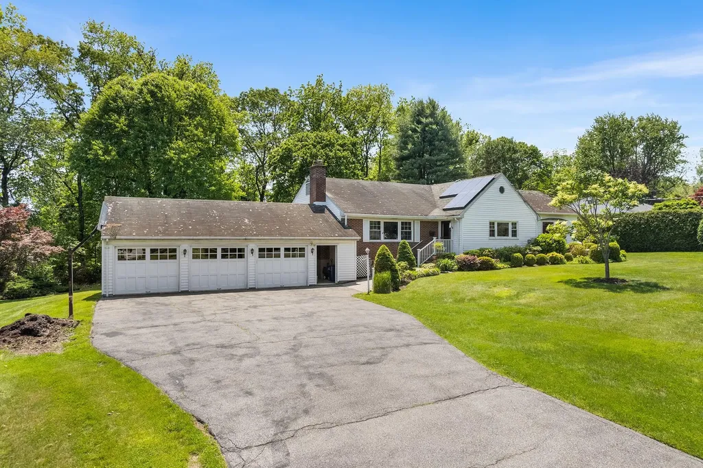 18 Halsey Place Valhalla NY 10595