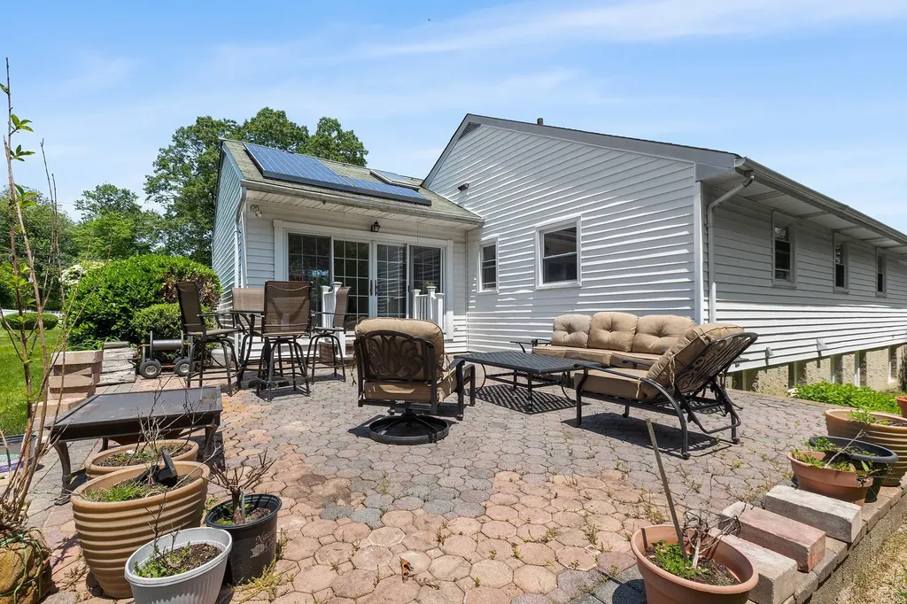 18 Halsey Place Valhalla NY 10595