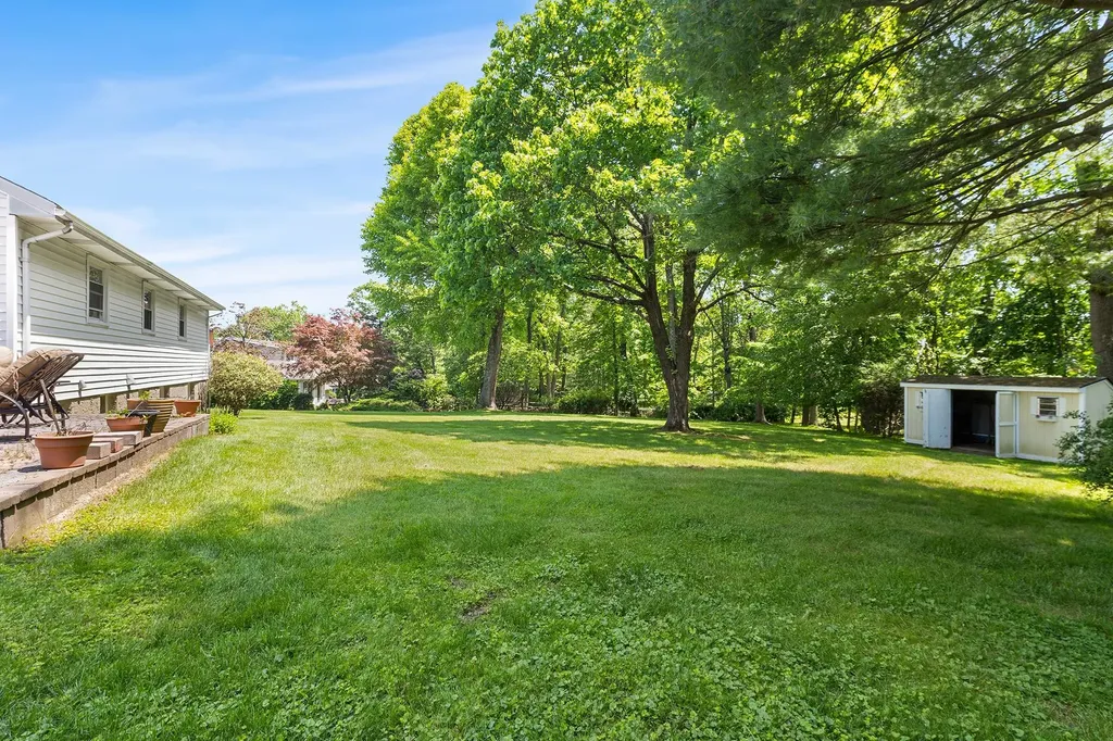 18 Halsey Place Valhalla NY 10595