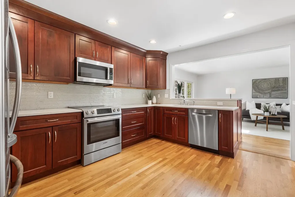 18 Halsey Place Valhalla NY 10595