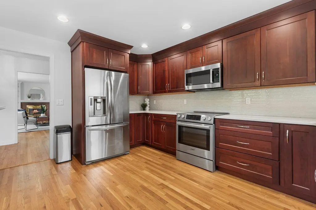 18 Halsey Place Valhalla NY 10595