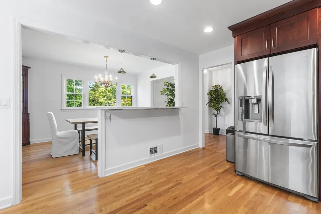 18 Halsey Place Valhalla NY 10595