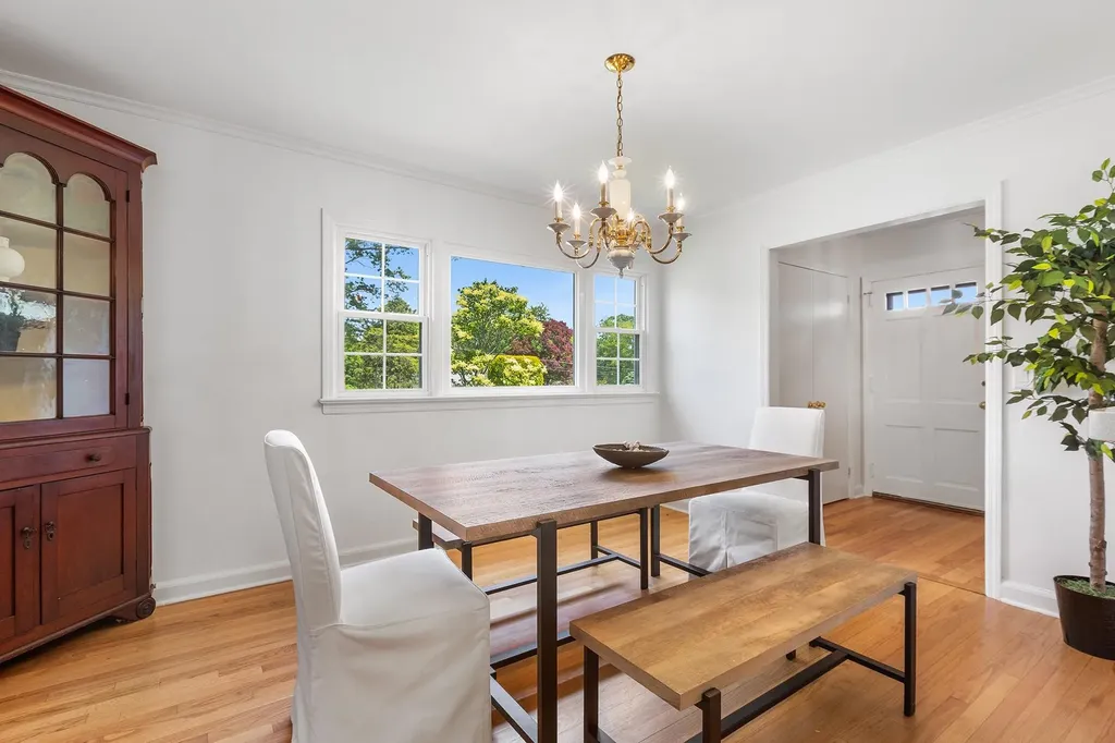 18 Halsey Place Valhalla NY 10595