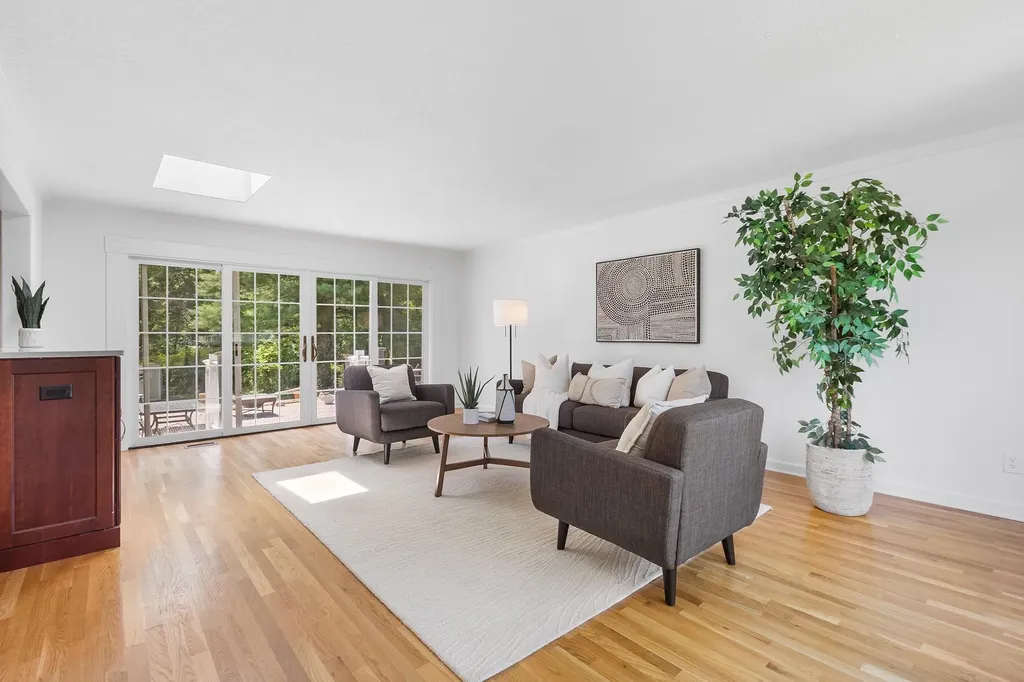 18 Halsey Place Valhalla NY 10595