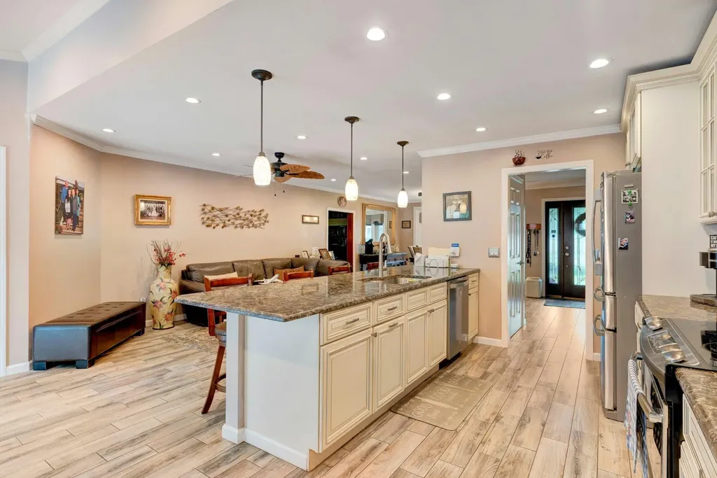 8 Franklin Avenue Medford NY 11763