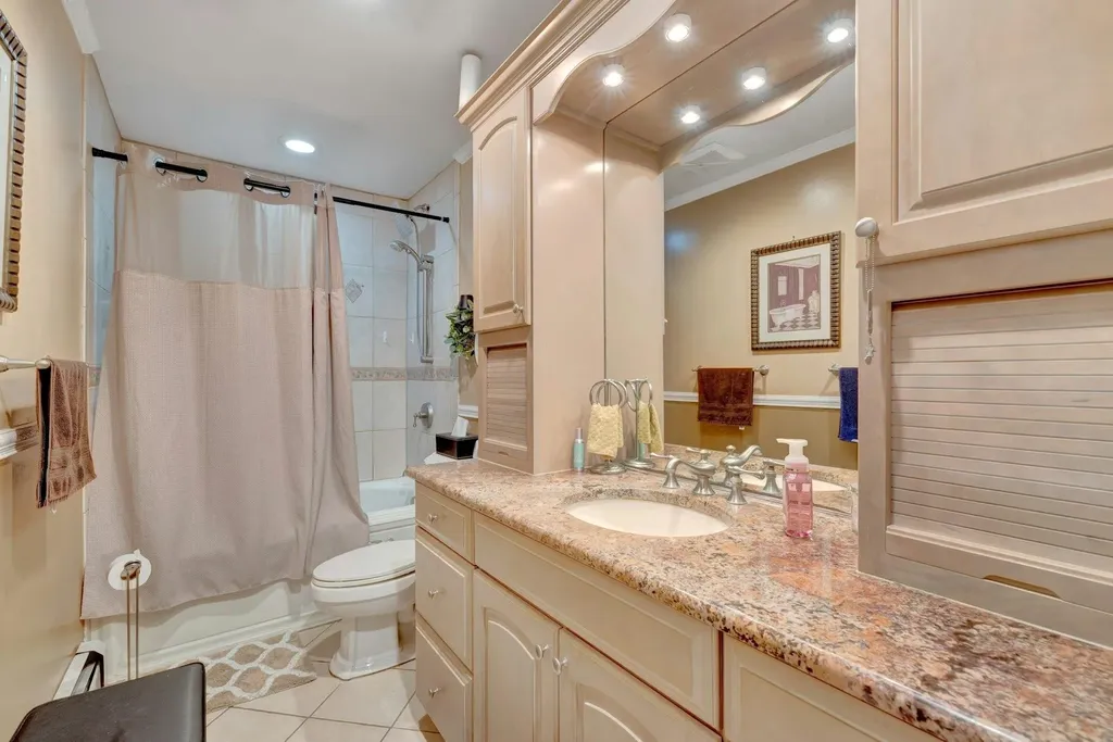 8 Franklin Avenue Medford NY 11763