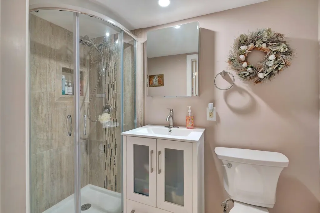 8 Franklin Avenue Medford NY 11763