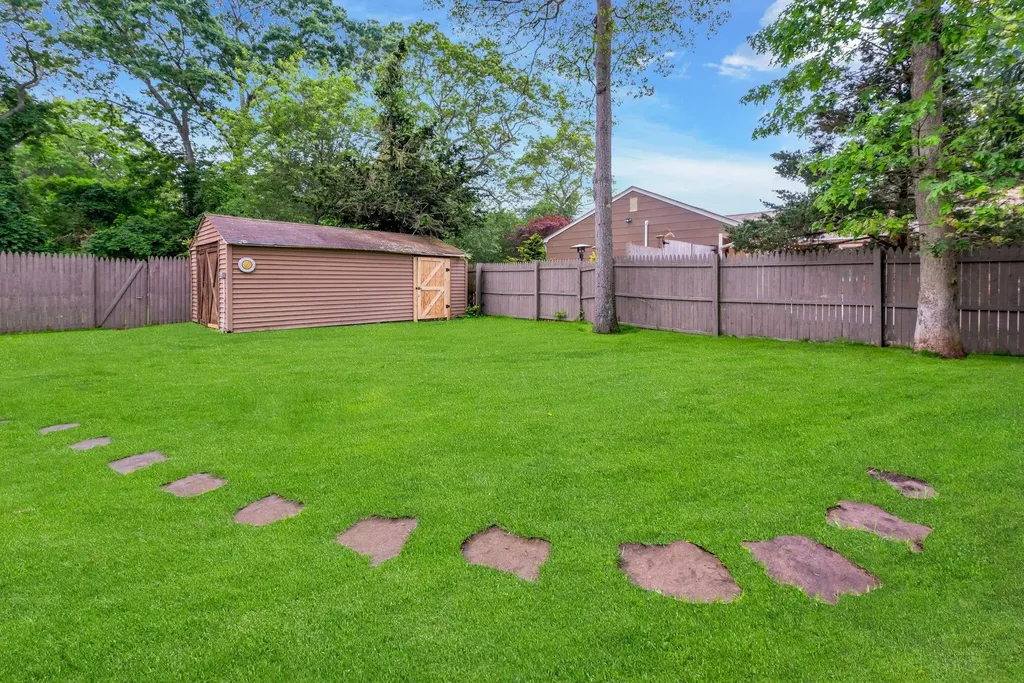 8 Franklin Avenue Medford NY 11763
