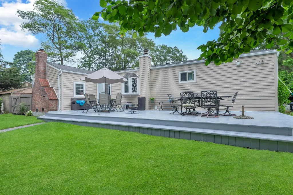 8 Franklin Avenue Medford NY 11763