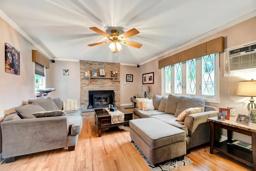8 Franklin Avenue Medford NY 11763