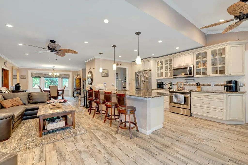 8 Franklin Avenue Medford NY 11763