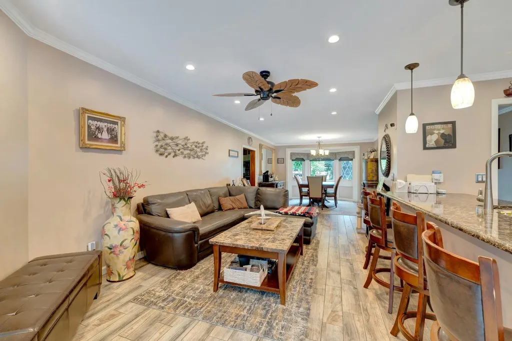 8 Franklin Avenue Medford NY 11763