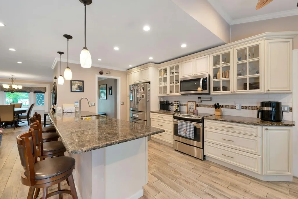 8 Franklin Avenue Medford NY 11763