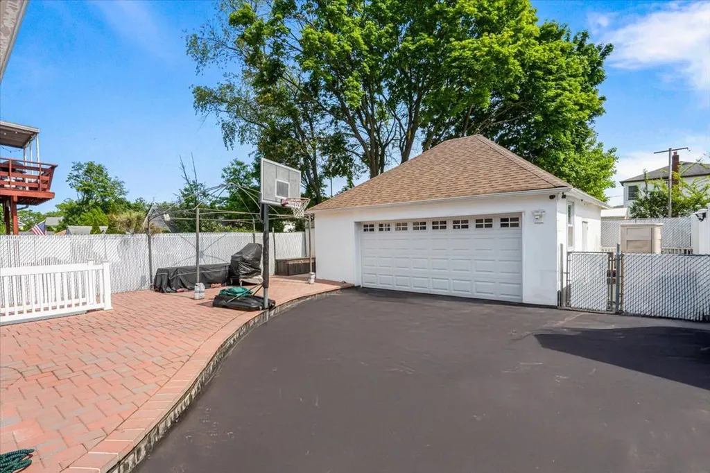 38 Leaman Place Lynbrook NY 11563