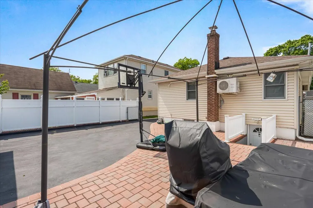 38 Leaman Place Lynbrook NY 11563