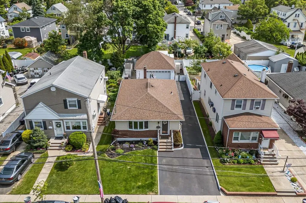 38 Leaman Place Lynbrook NY 11563