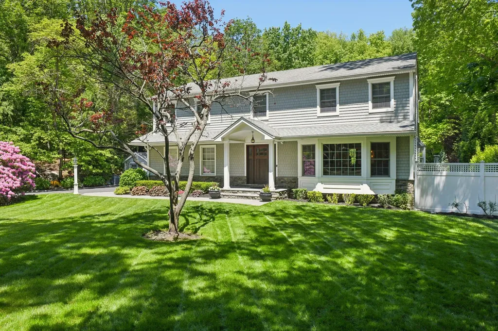 1 Highwoods Road Saint James NY 11780