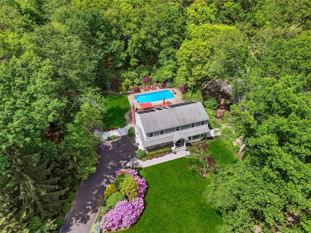 1 Highwoods Road Saint James NY 11780