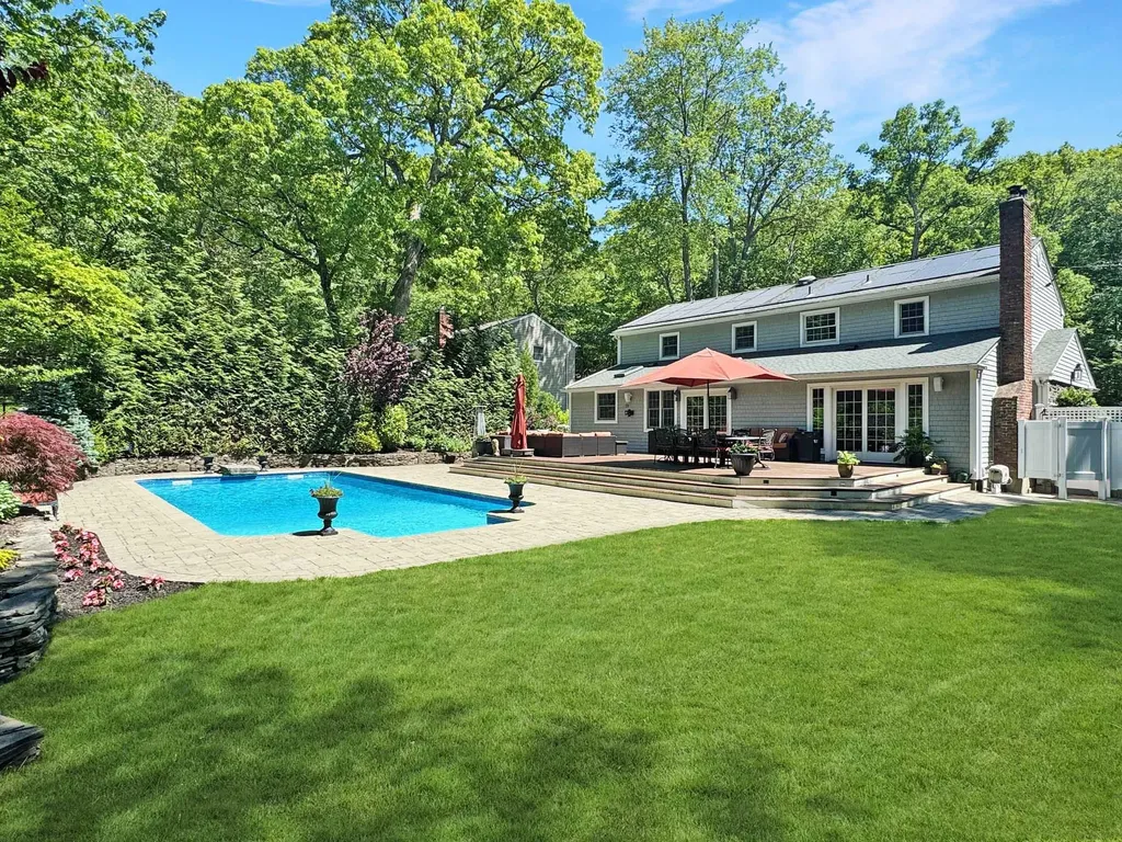 1 Highwoods Road Saint James NY 11780