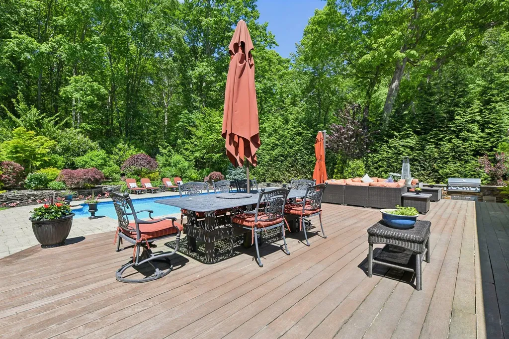 1 Highwoods Road Saint James NY 11780