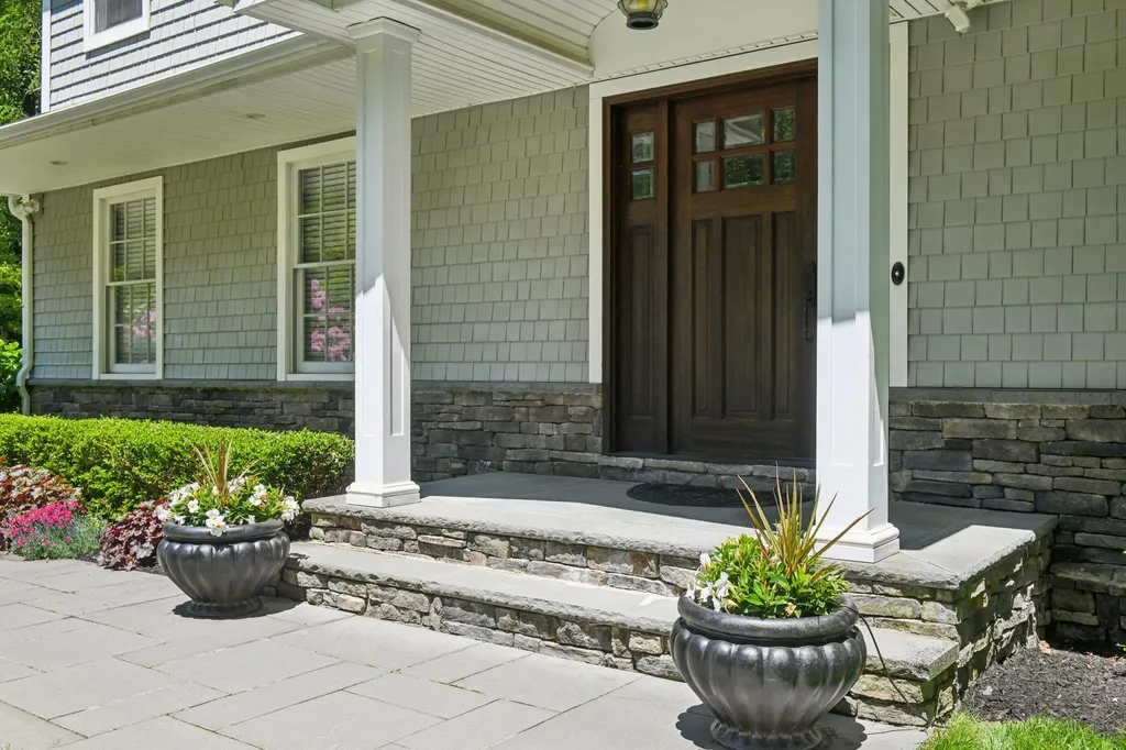 1 Highwoods Road Saint James NY 11780