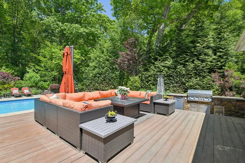 1 Highwoods Road Saint James NY 11780