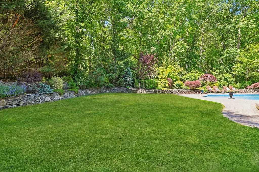 1 Highwoods Road Saint James NY 11780