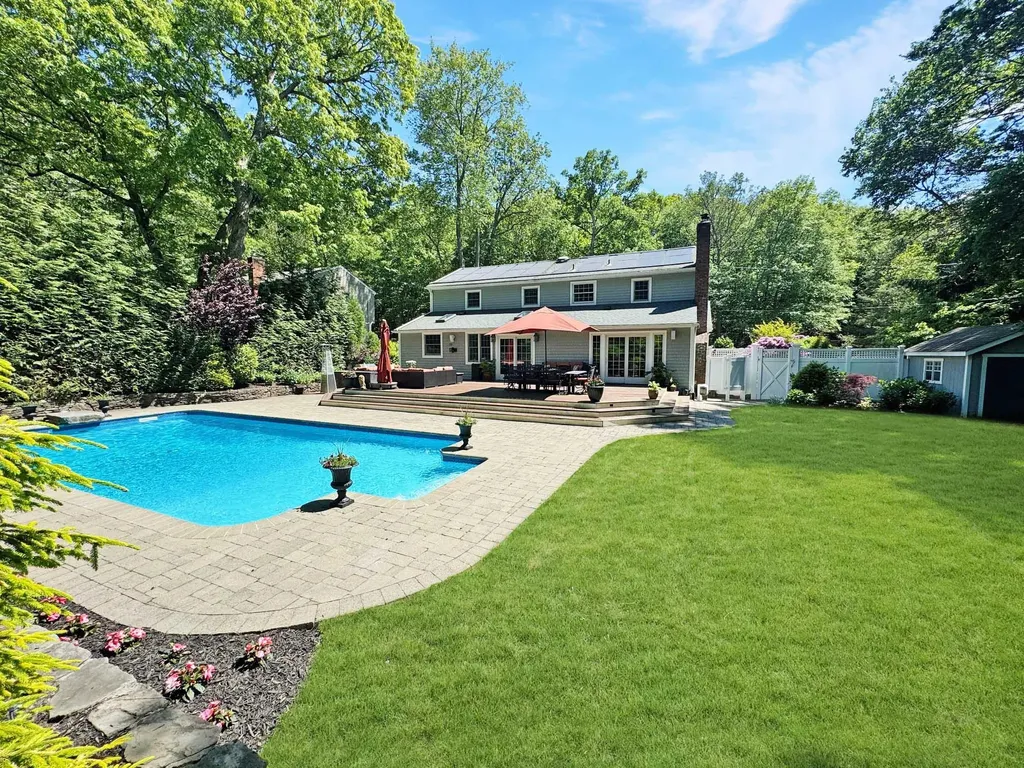 1 Highwoods Road Saint James NY 11780