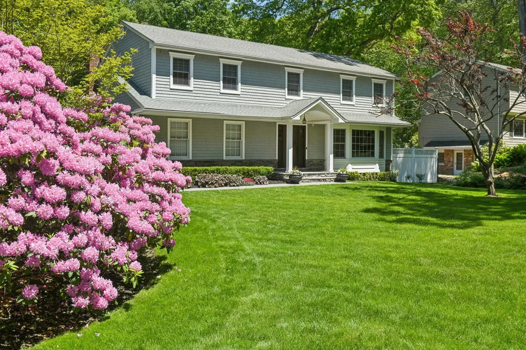 1 Highwoods Road Saint James NY 11780