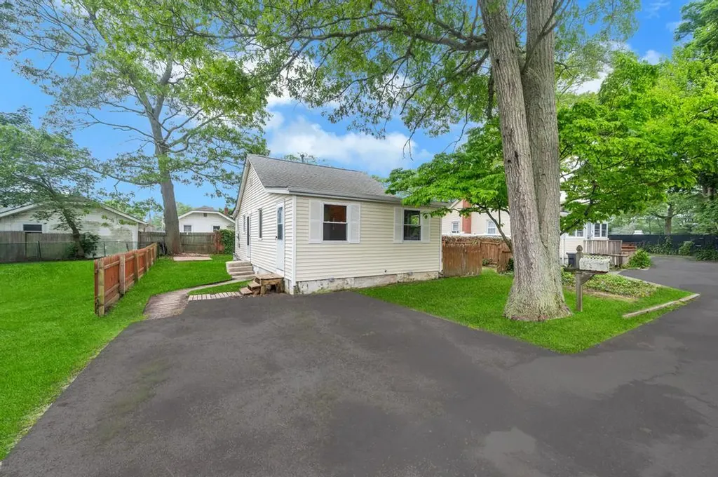 22 Forestview Drive Ronkonkoma NY 11779