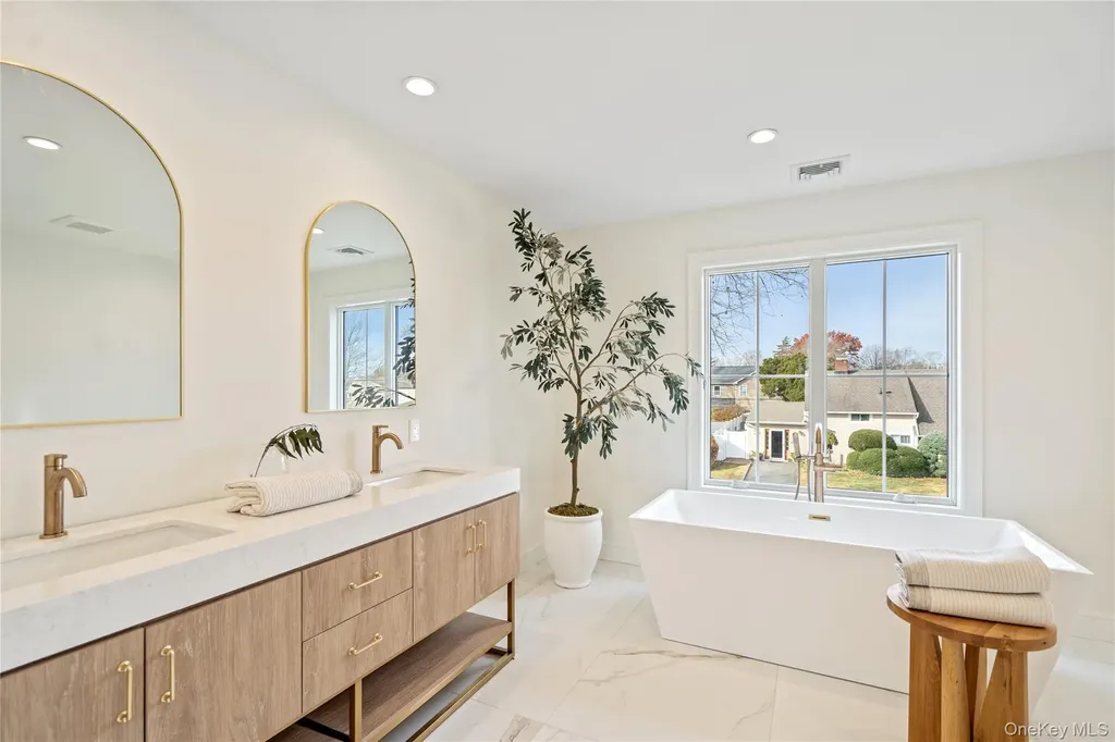 45 Mist Lane Westbury NY 11590