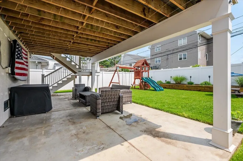 360 E Hudson Street Long Beach NY 11561