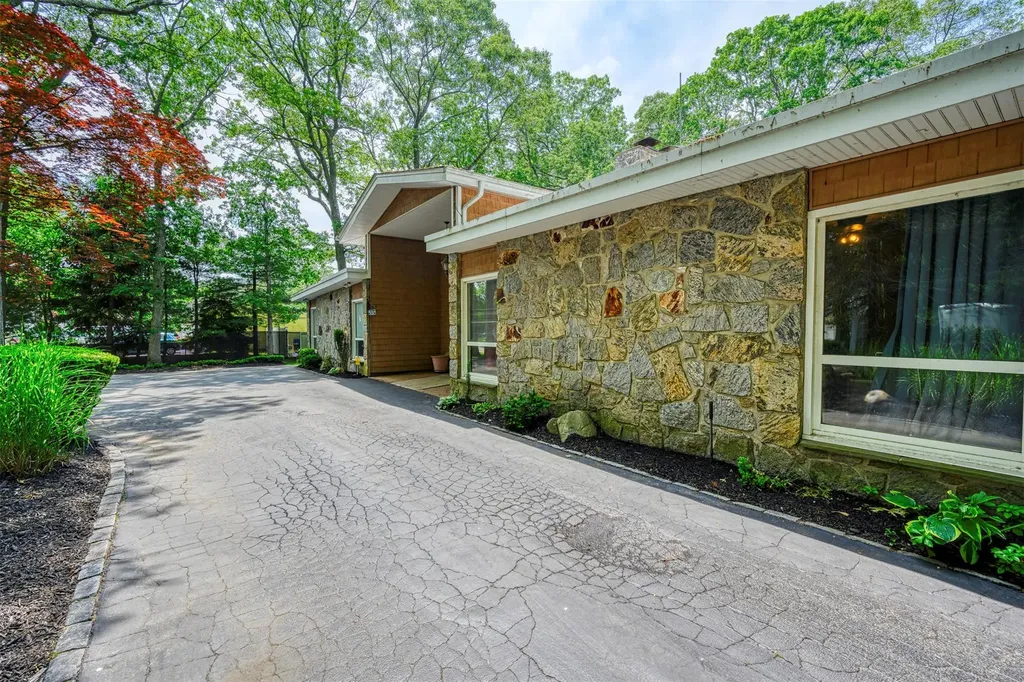 10 Hunter Avenue Miller Place NY 11764