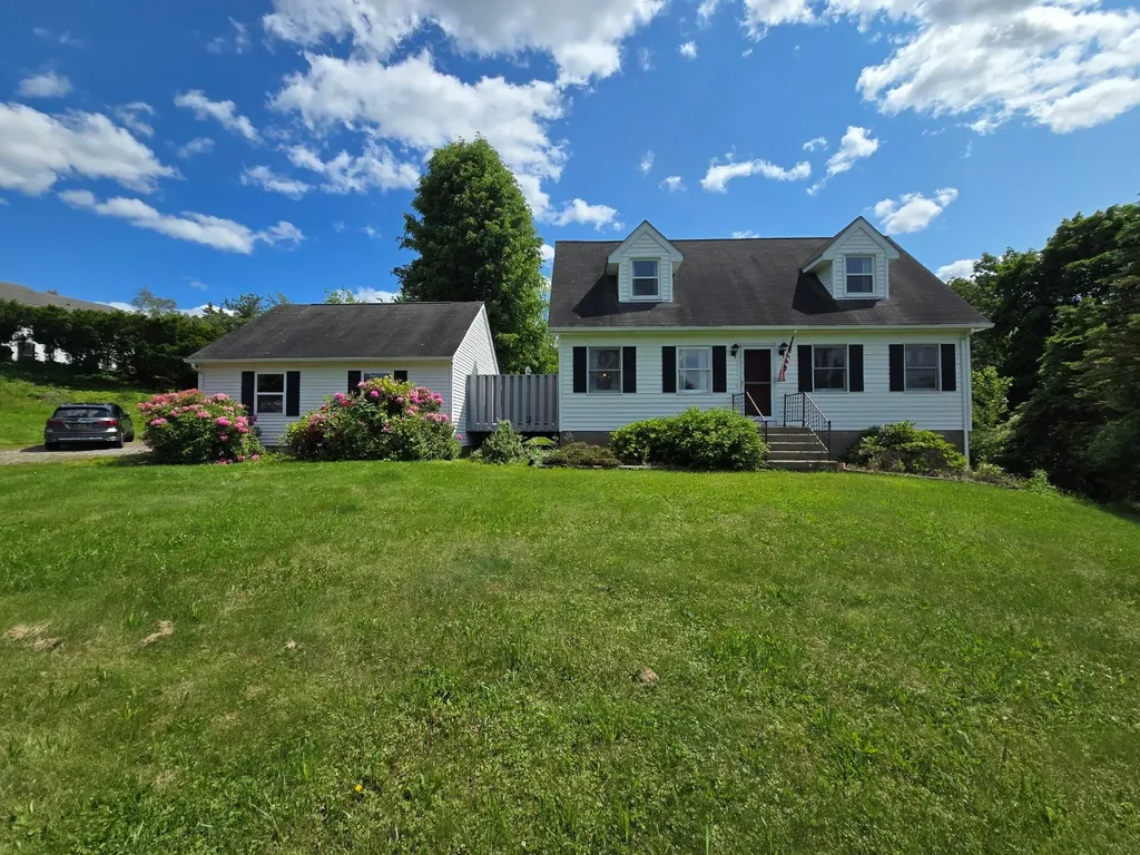 11 Apple Blossom Lane Milton NY 12547