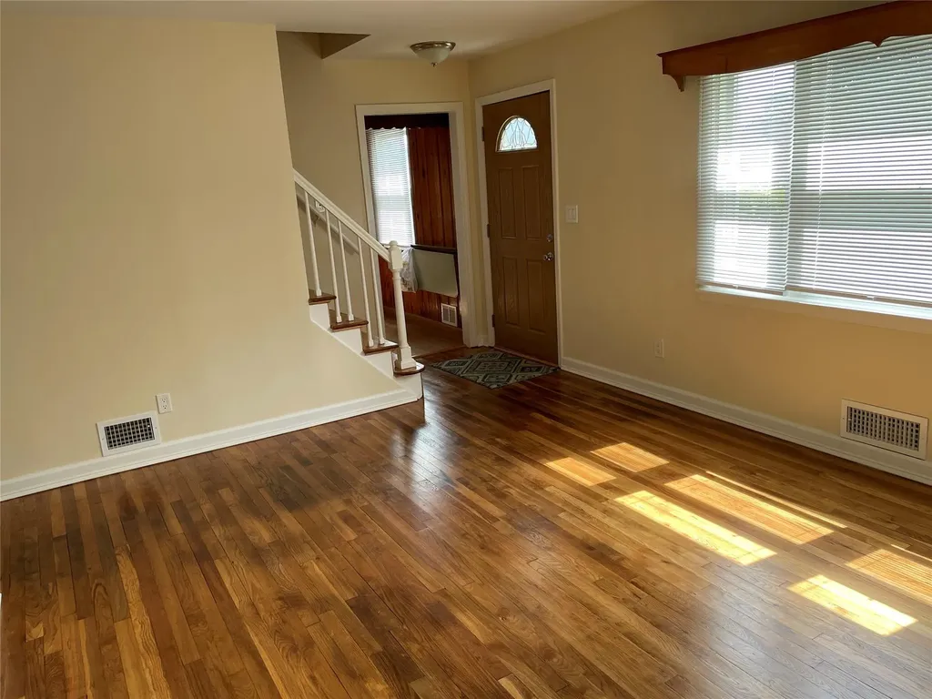 802 S Broadway Lindenhurst NY 11757