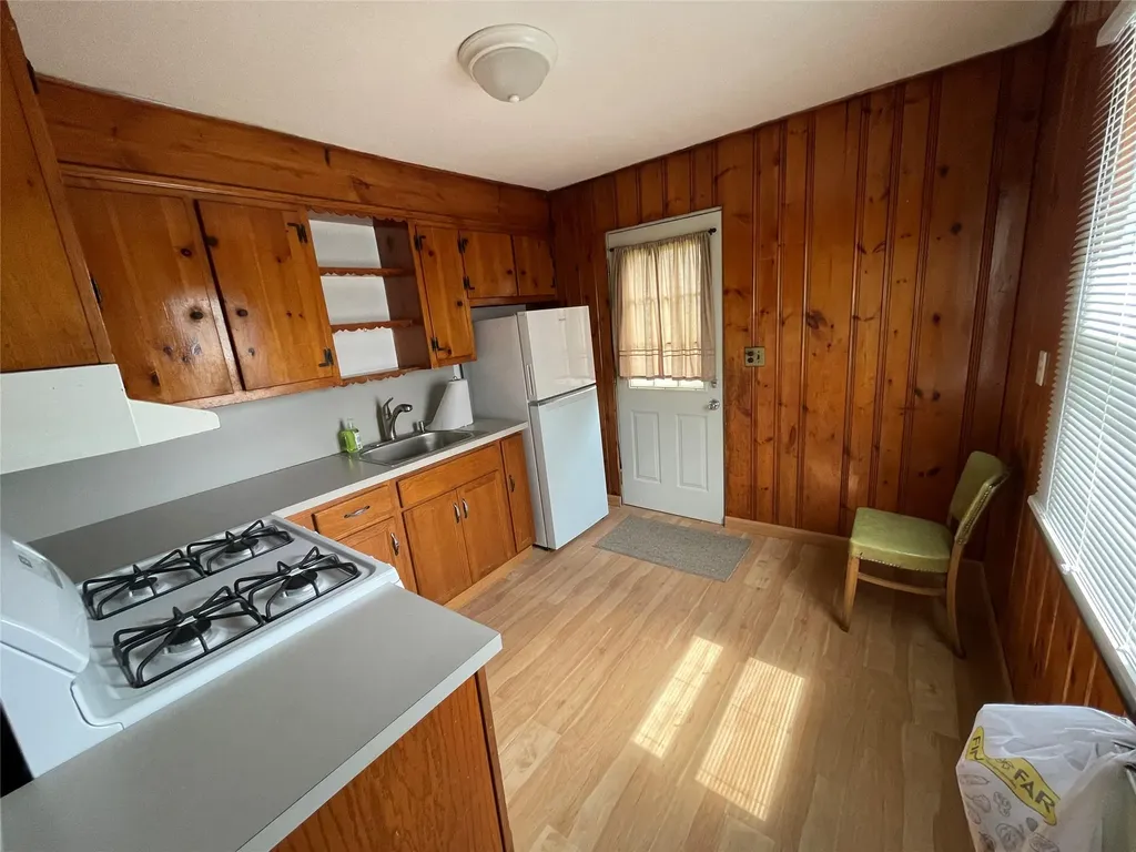 802 S Broadway Lindenhurst NY 11757