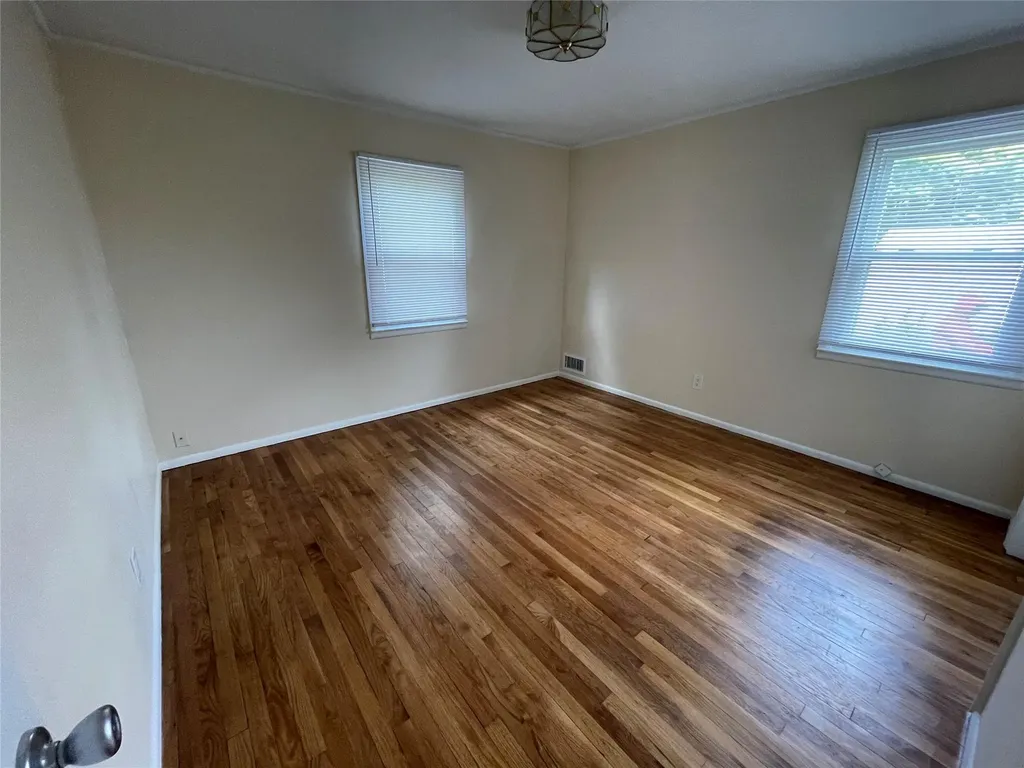 802 S Broadway Lindenhurst NY 11757