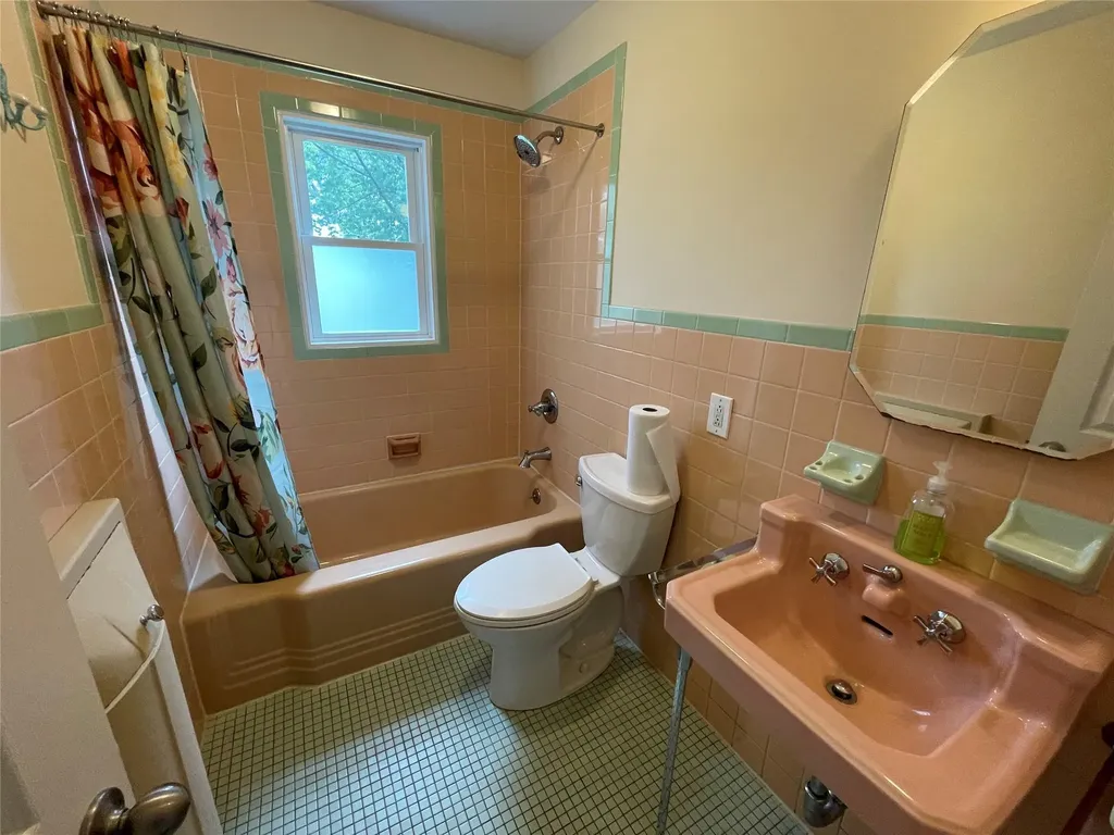 802 S Broadway Lindenhurst NY 11757