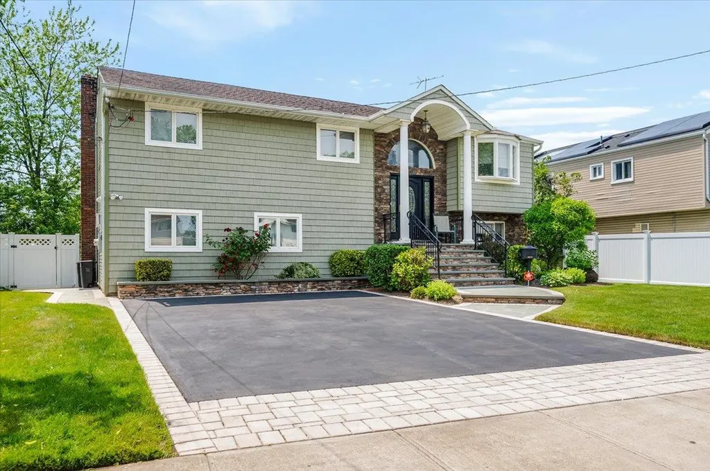 3316 Yost Boulevard Oceanside NY 11572