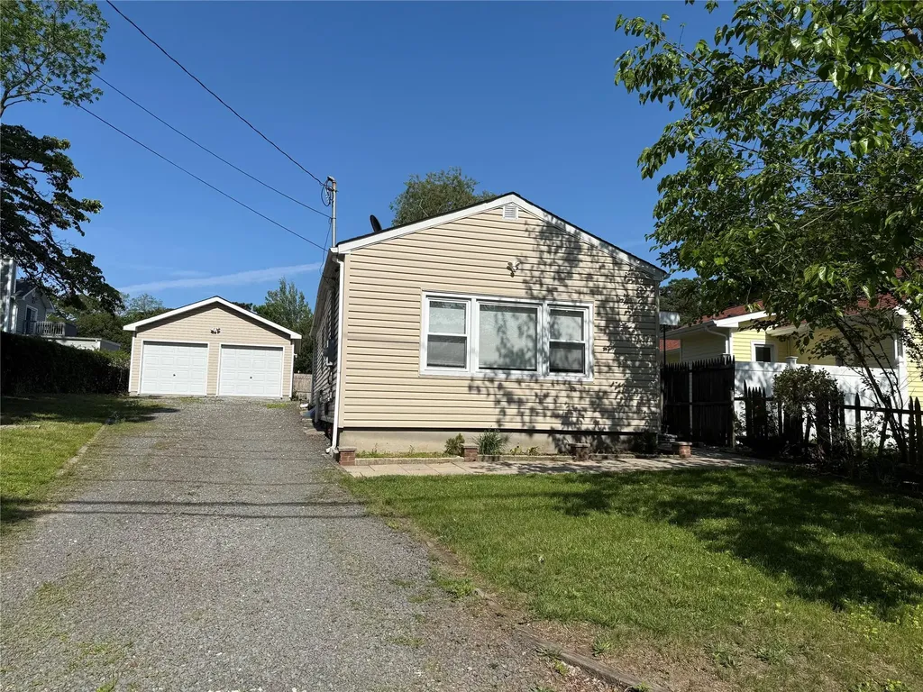 27 Adirondack Drive Selden NY 11784