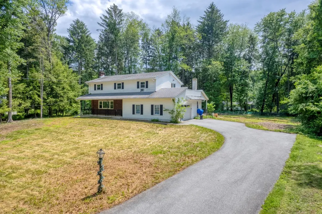 22 Robert Drive Hyde Park NY 12538