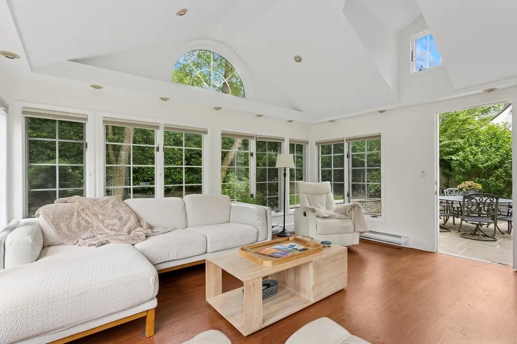 21 Hemlock Road Bronxville NY 10708