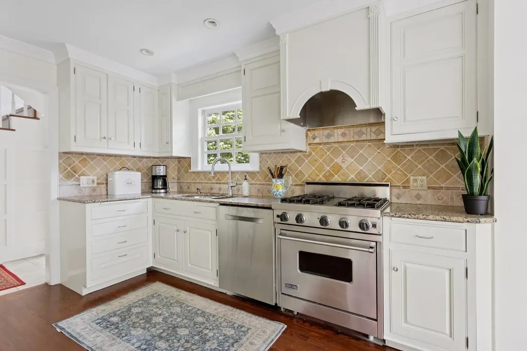 21 Hemlock Road Bronxville NY 10708