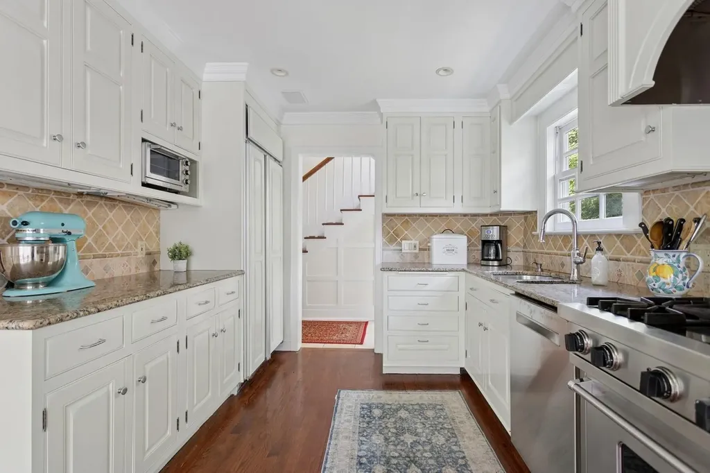 21 Hemlock Road Bronxville NY 10708